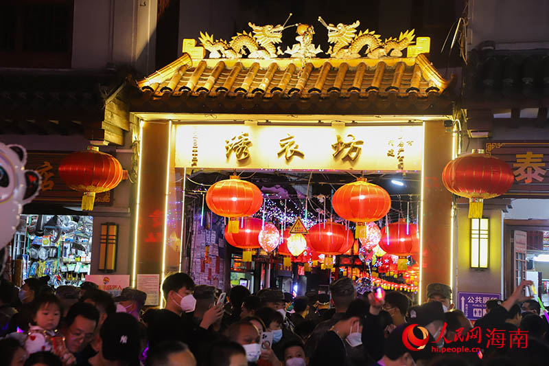 千年の歴史ある古城で元宵の夜盛り上げる伝統の「換花節」　海南省海口
