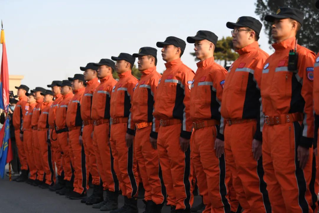 中国がトルコに救援隊を派遣し国際救援活動展開へ