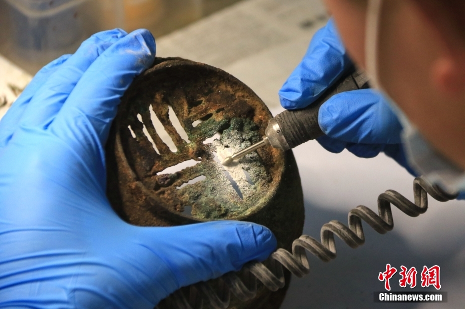 博物館所蔵の金属文化財保護修復作業現場を訪ねて　甘粛省敦煌