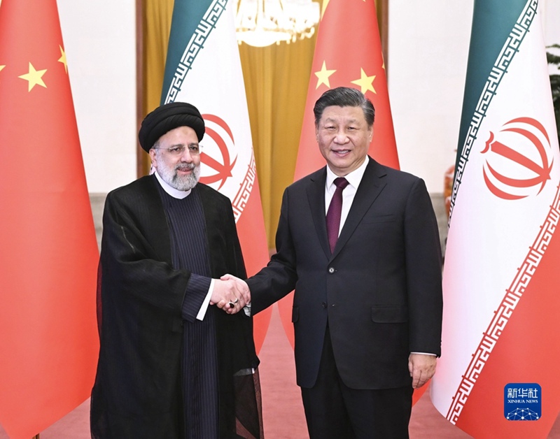 習近平国家主席がイランのライシ大統領と会談