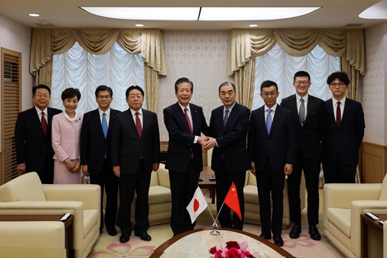孔鉉佑駐日大使が日本の与野党トップに離任の挨拶