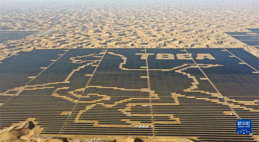 砂漠の「ブルー・オーシャン」　甘粛省が太陽光発電による砂漠化対策モデルを模索