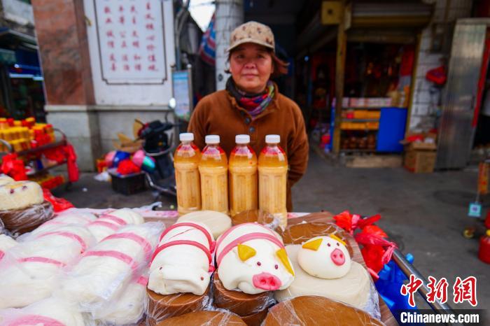 「竜抬頭」の日にはブタの形の蒸しパンを食べよう！　海南省海口市