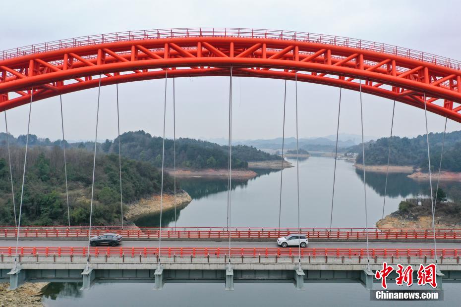 上空から撮影した花魚洞大橋　貴州省清鎮
