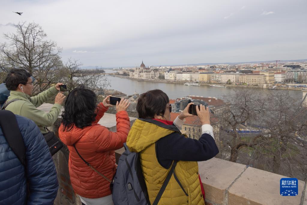 中国人団体旅行客がブダペストを観光