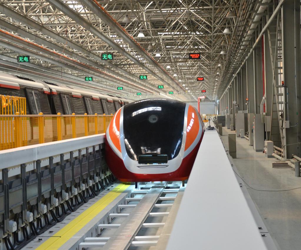 　中国が独自に開発した速度600km/hに達する高温超電導磁気浮上交通システムが初の磁気浮上運行を実現した。（画像提供は中車長春軌道客車股份有限公司）