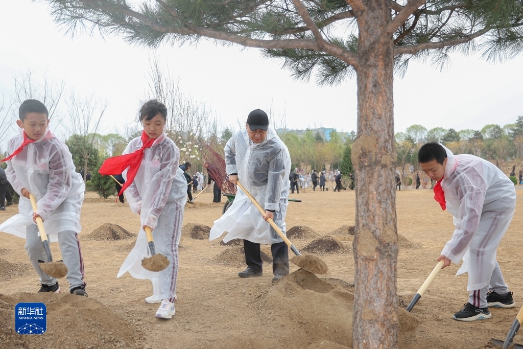 習近平総書記が北京の植樹活動に参加「グリーン発展は中国発展の重大戦略」