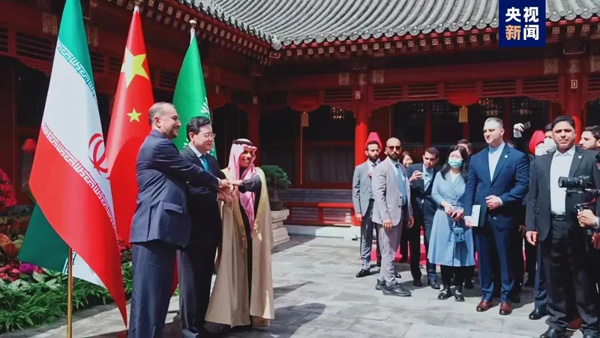 中国の仲介の下で、サウジとイランが北京で初の外相会談