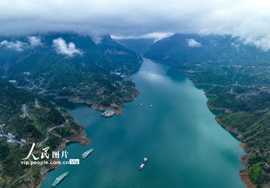 雲が漂う美しい三峡　湖北省秭帰