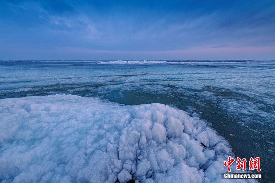 興凱湖の湖面に現れた「流氷」　黒竜江省