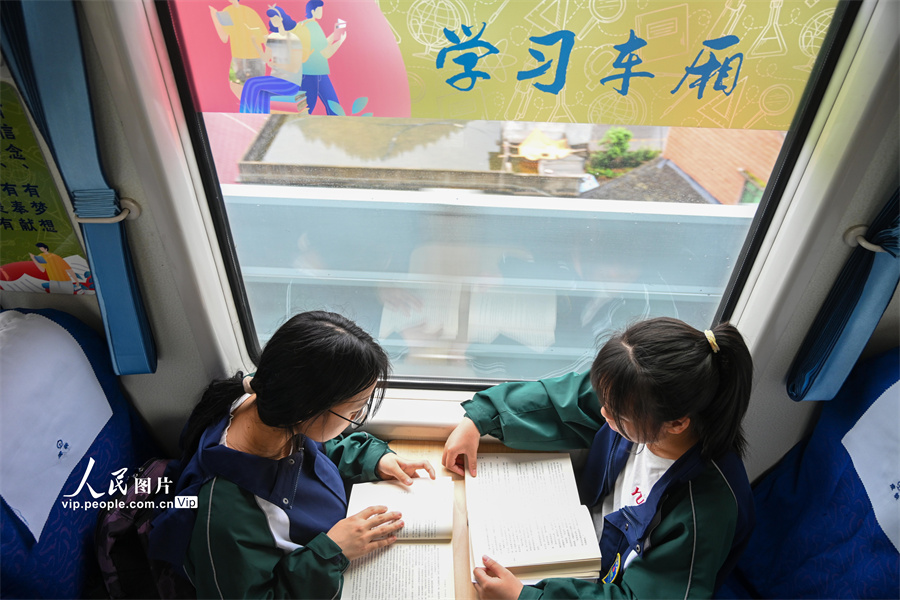 重慶図書館初の「列車図書室」オープン