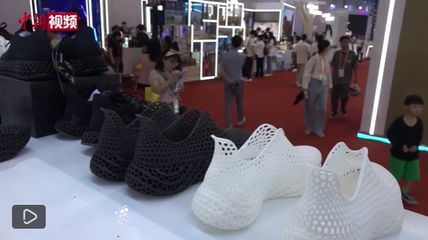 3Dプリンターで作られた靴が消博会に登場