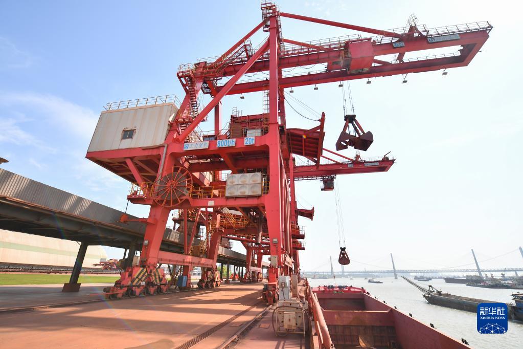 城陵磯港のグリーン輸送に寄与する巨大カプセル型倉庫　湖南省