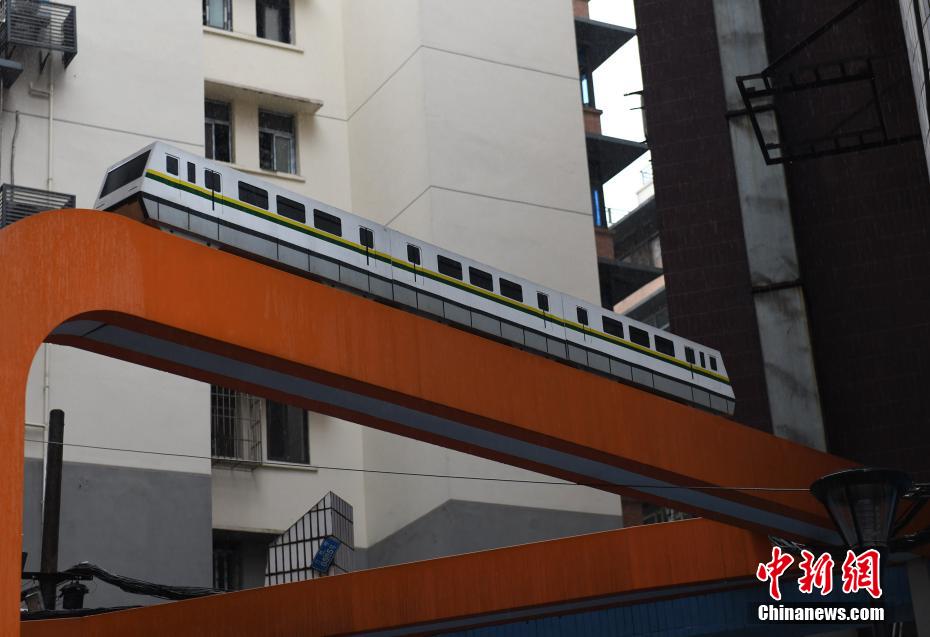 列車をテーマにリノベーションされた重慶の住宅街