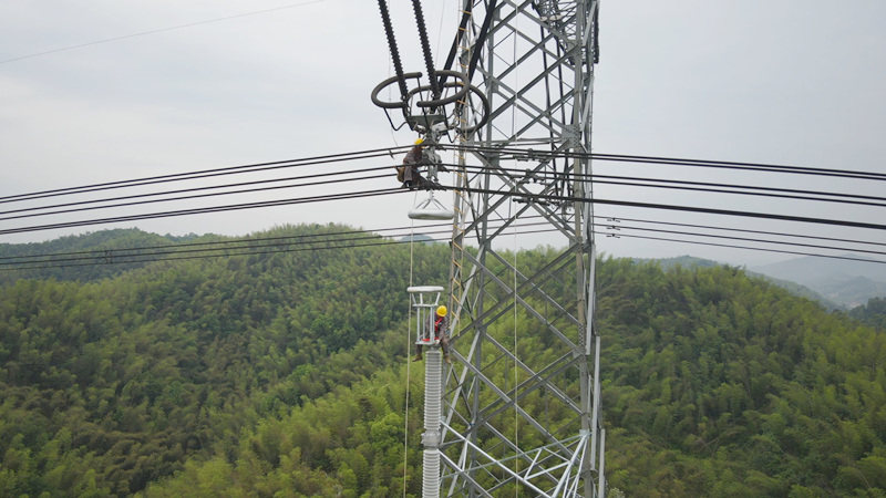 国網湖南電力±800kV雅湖線の停電点検が終了