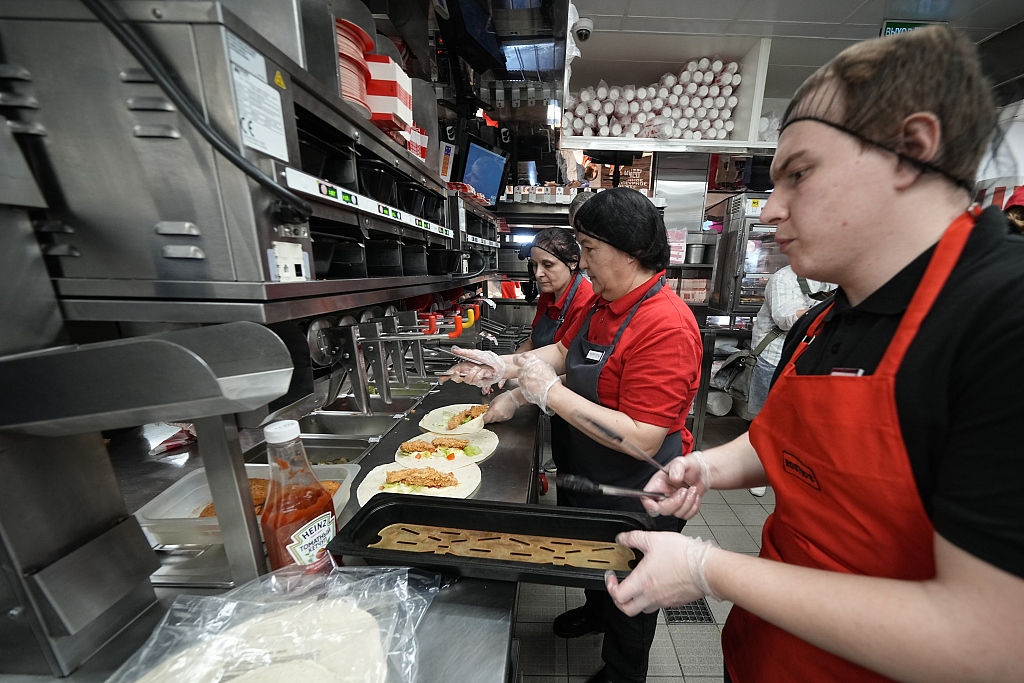 KFCの事業買収したロシアの「ロスティクス」1号店がモスクワにオープン