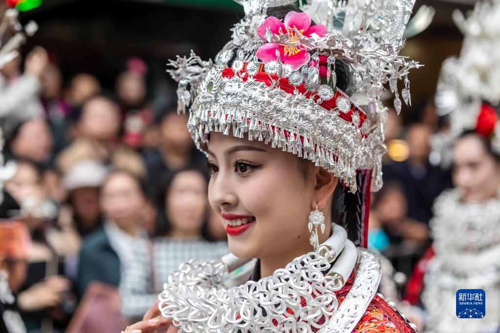 「姉妹祭」を賑やかに祝う苗族の人々　貴州省台江