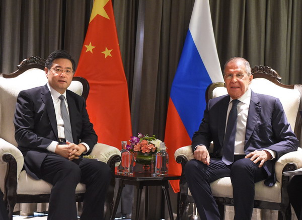 秦剛外交部長がロシアのラブロフ外相と会談