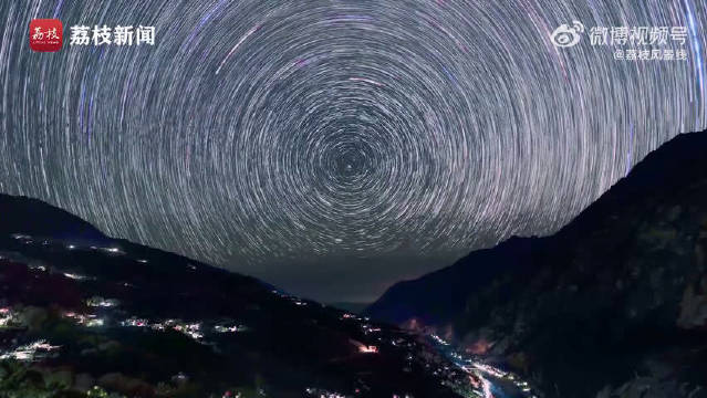 低速度撮影で捉えた川西高原の夜空　四川省
