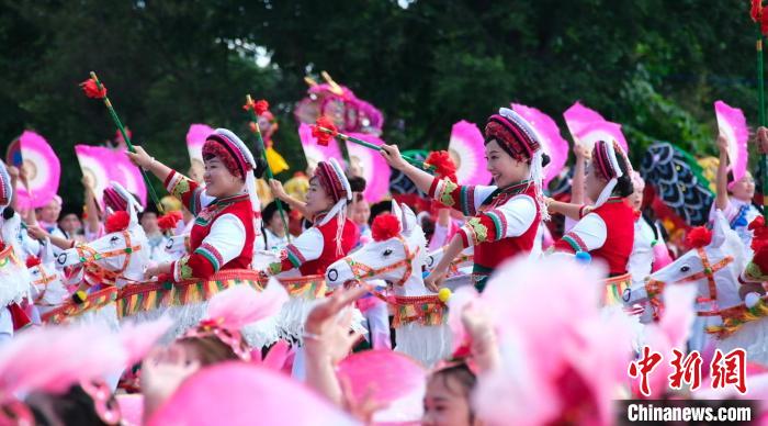「三月街民族フェスティバル」が開幕　雲南省大理