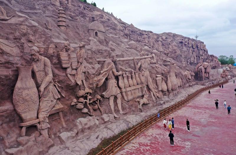 全長1キロ！磁州窯山の大型彫刻が公開へ　河北省峰峰鉱区
