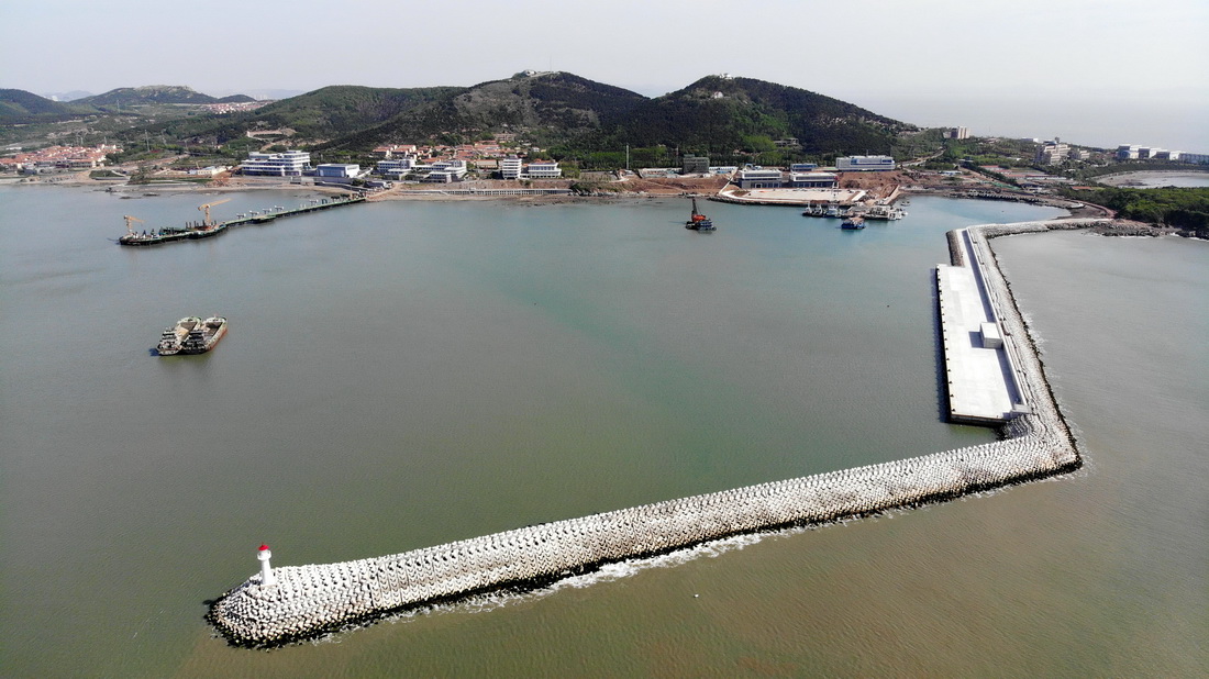 中国地質調査局の海洋掘削船用北部埠頭（5月6日、ドローンによる撮影・李紫恒）。