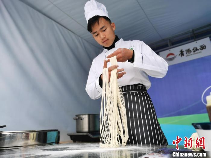 「ラーメン技能コンテスト」で超絶技を披露する麺づくりの達人たち　青海