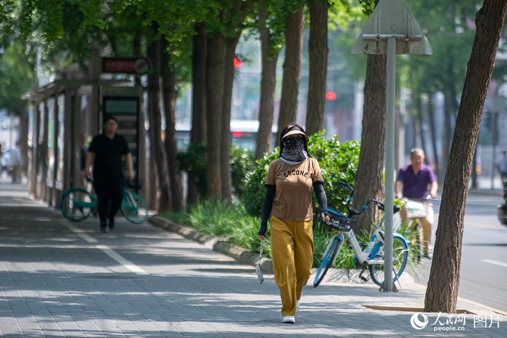 北京で今年初の「高温青色警報」発令　15日の最高気温は35度