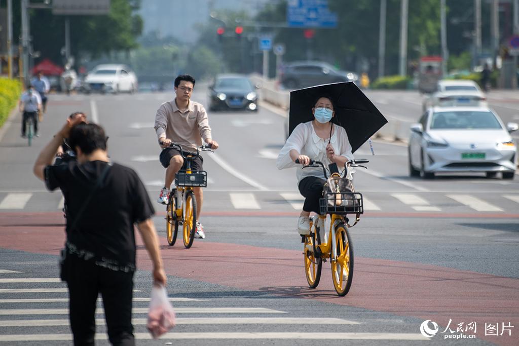 北京で今年初の「高温青色警報」発令　15日の最高気温は35度
