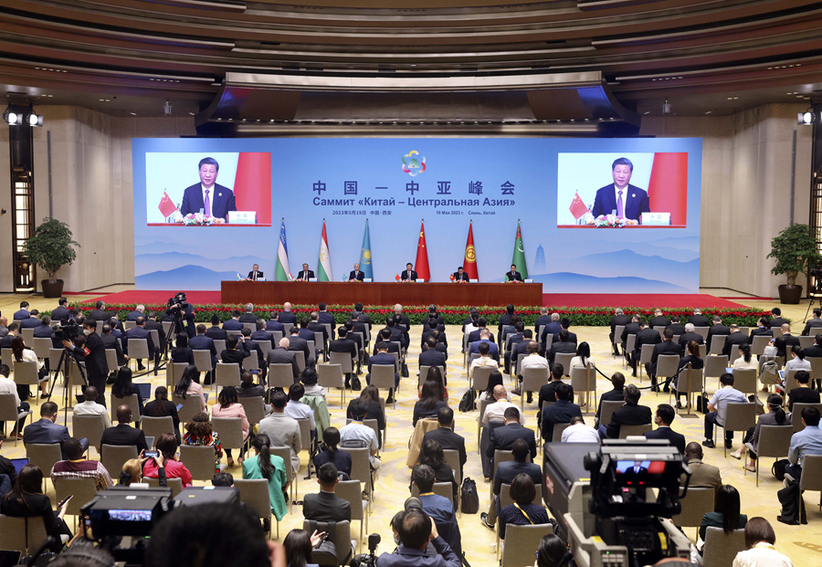 習近平国家主席が中央アジア5ヶ国の元首と共同記者会見