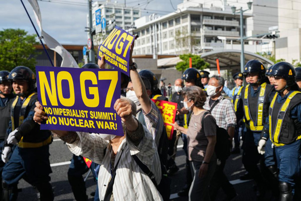 5月20日、日本広島県でG7サミット反対のデモに参加した人々（撮影・張笑宇）。