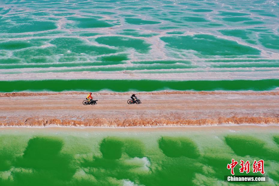 ゴビ砂漠の「宝石」・翡翠湖でサイクリングイベント開催　青海省茫崖