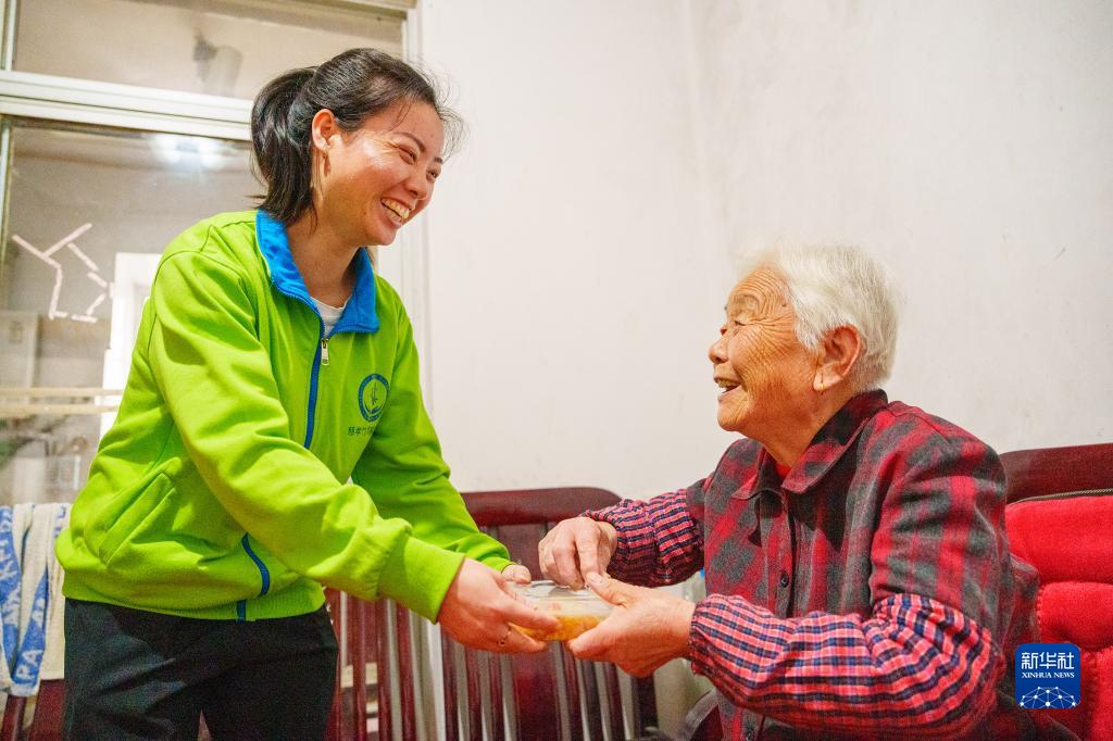 近所の「小さな食堂」が高齢者たちに心も温まる食事を提供　江西省南昌