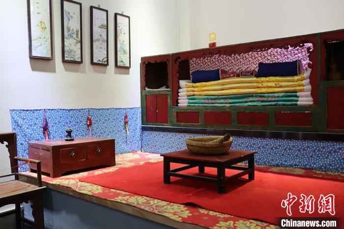 昔の暮らしぶりを語りかけてくれる展示品並ぶ民俗文化博物館　甘粛省白銀