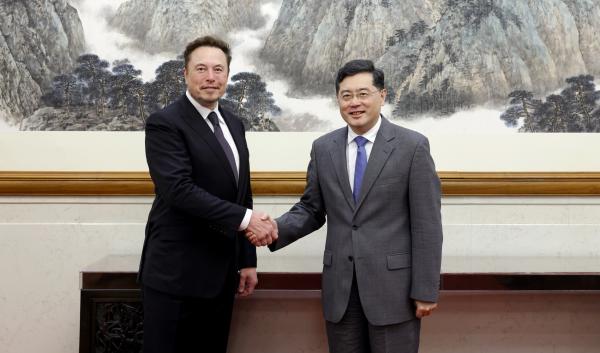 2023年5月30日、中国の秦剛国務委員兼外交部長（外相）は北京でテスラのイーロン・マスク最高経営責任者（CEO）と会談した。（外交部のサイトより）