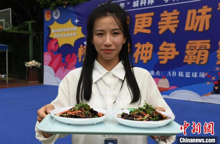 大学キャンパスで料理の腕を競うコンテスト開催　重慶