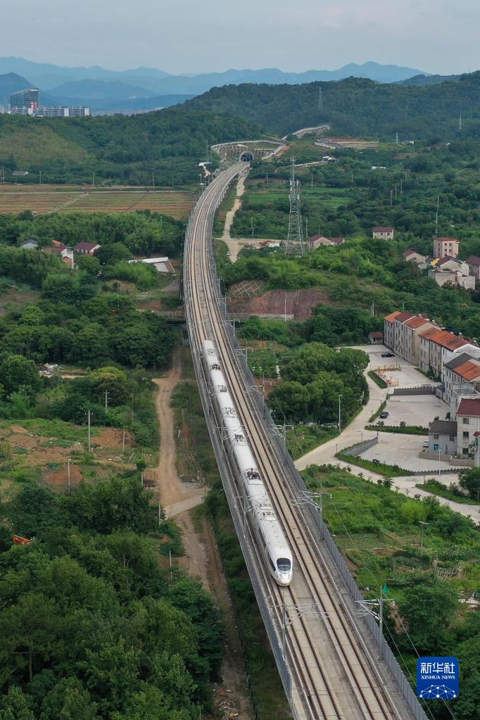 中国初の民営高速鉄道「杭台高速鉄道」の乗客数が延べ1千万人を突破　浙江省