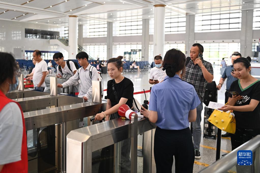 中国初の民営高速鉄道「杭台高速鉄道」の乗客数が延べ1千万人を突破　浙江省