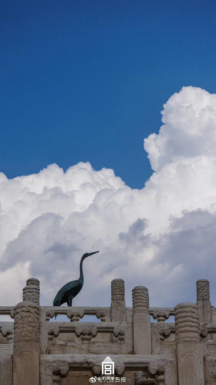 故宮とアニメに出てくるような雲の癒し風景　北京