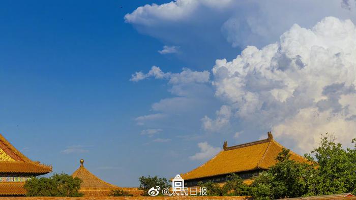 故宮とアニメに出てくるような雲の癒し風景　北京