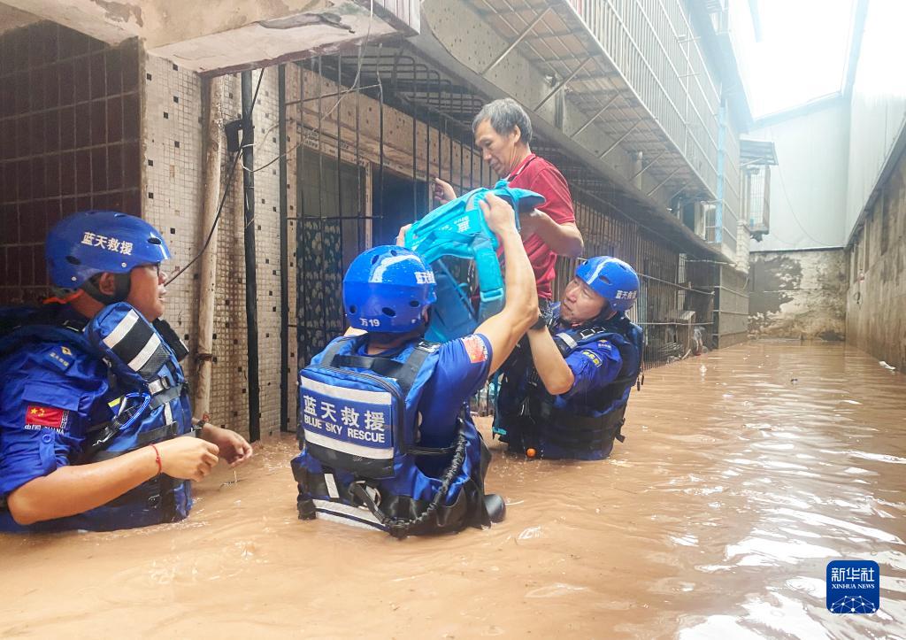 重慶の大雨の影響でこれまでに死者15人、行方不明は4人に