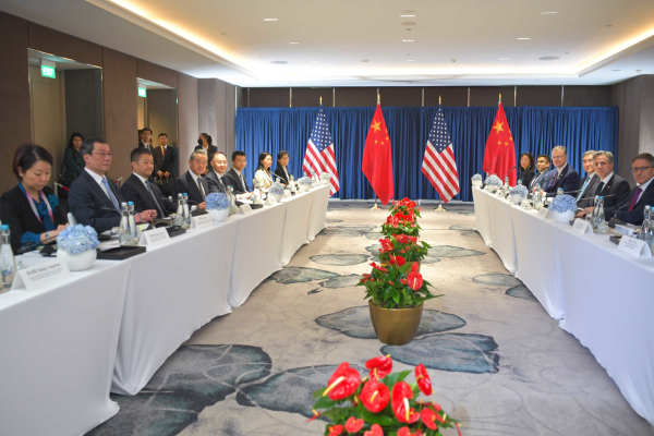 王毅氏がブリンケン米国務長官と会談、不当な対中制裁の撤回を米側に要求