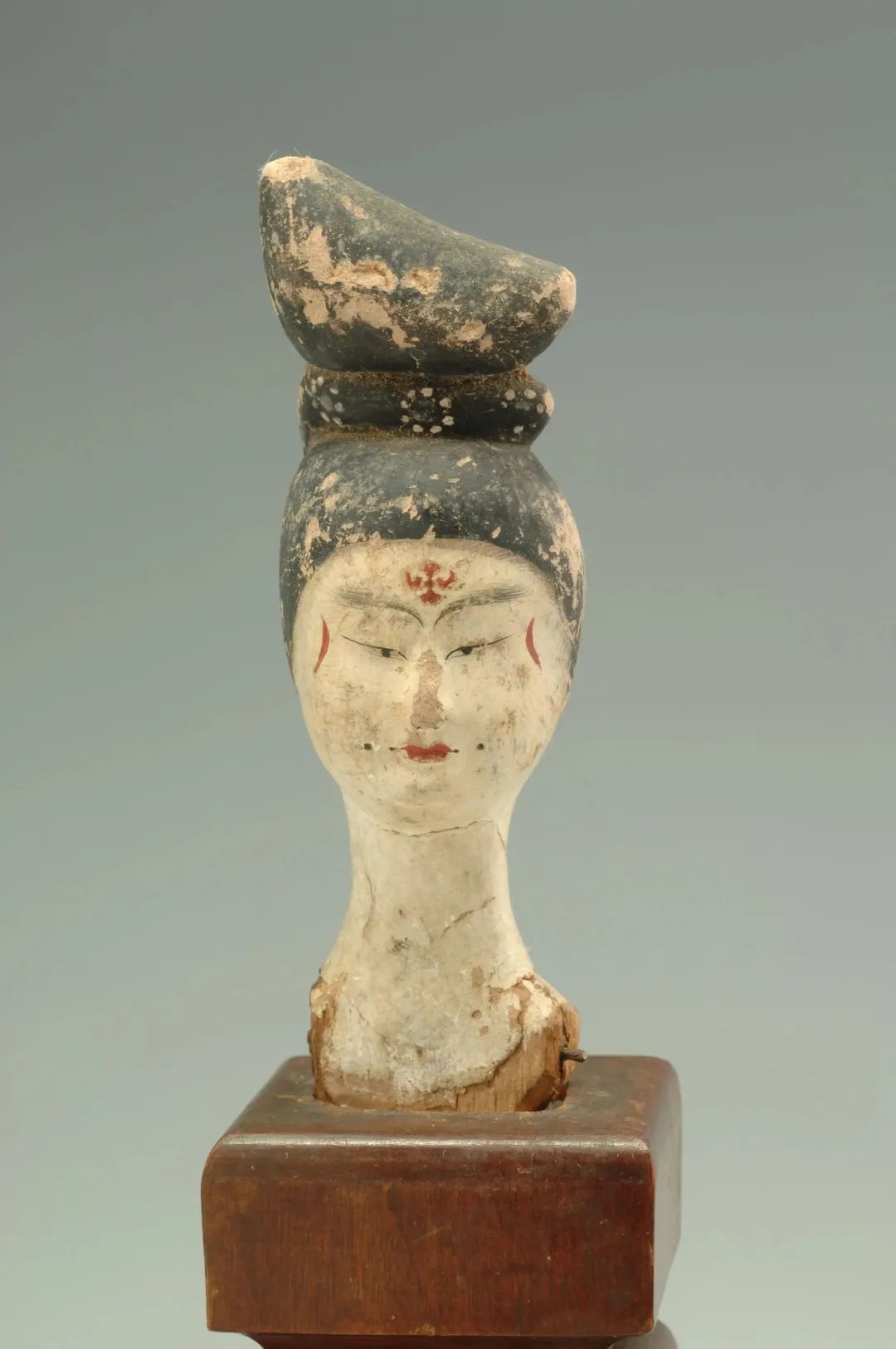 唐代の仕女俑の頭部（旅順博物館所蔵）