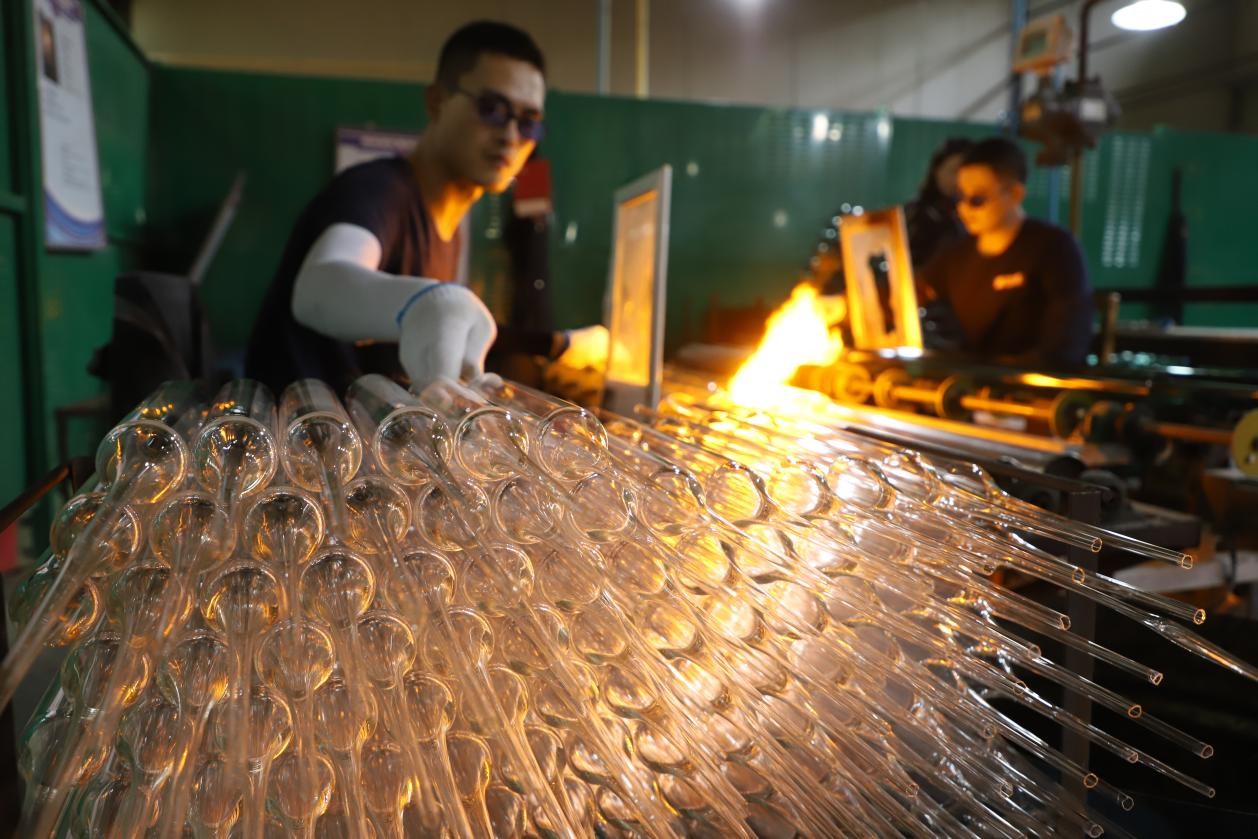 世界最大の耐熱ガラス生産基地となった河北省河間