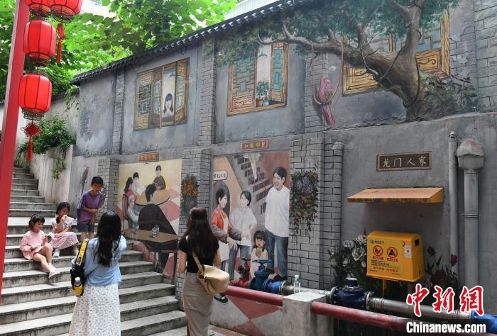 グラフィティアートで活気にあふれる重慶の旧市街
