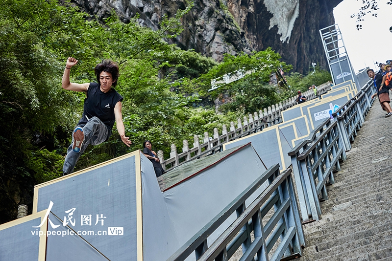 第2回天門山「雲縦天梯」パルクール大会が開催　湖南省張家界
