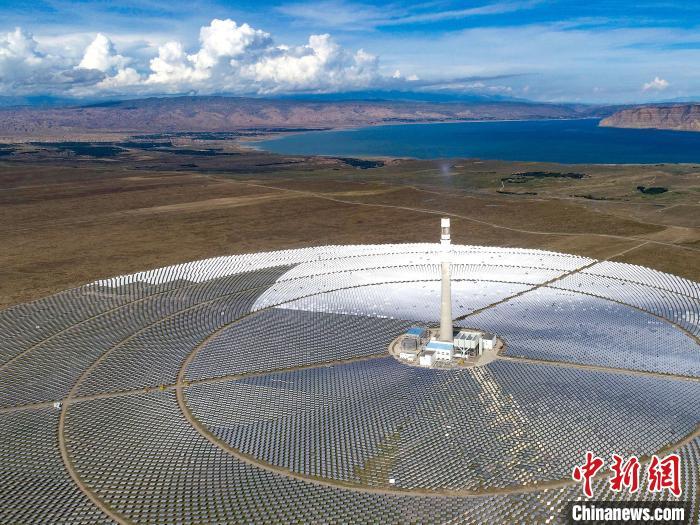 2022年8月に撮影された青海省海南州塔拉灘太陽光発電パークの一角。（資料画像）撮影・張進剛