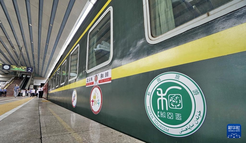 北京から新疆への観光専用列車が運行
