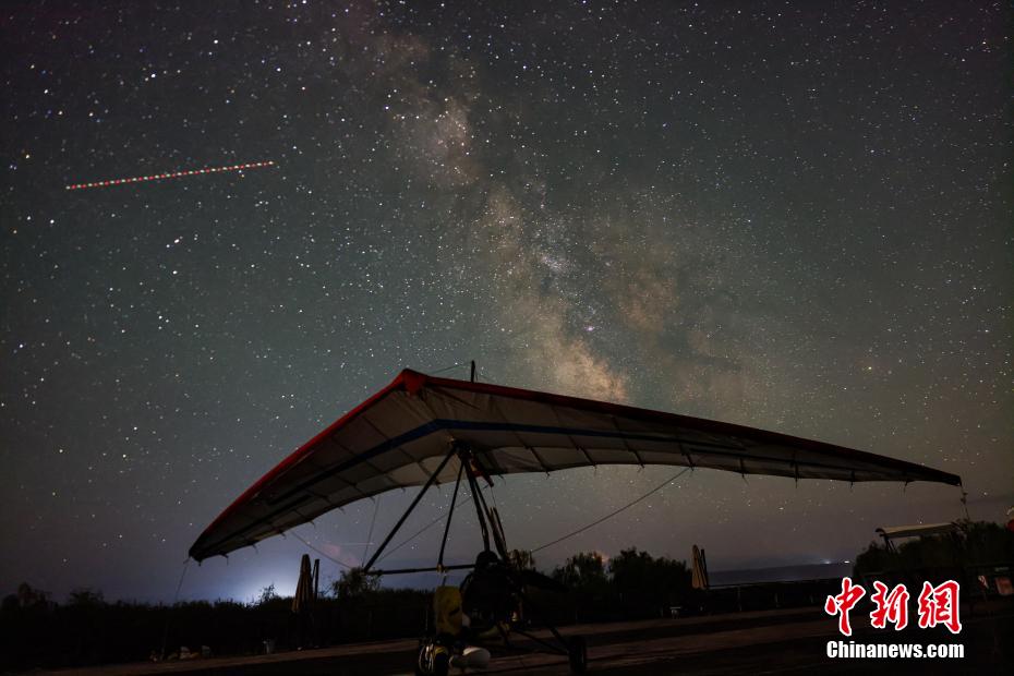 星が煌めく夜の那拉提国家湿地公園　新疆