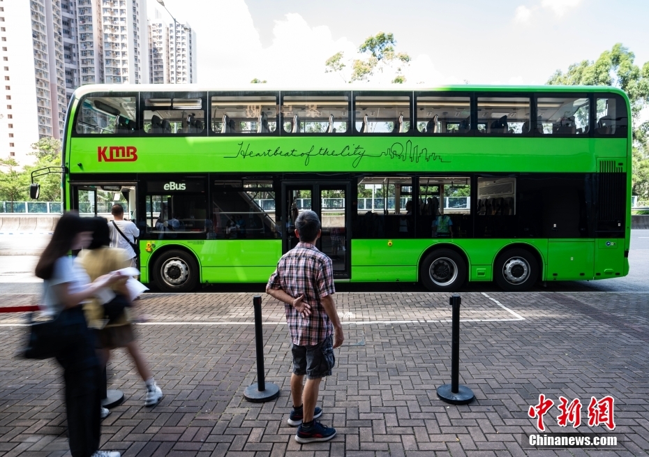 電動二階建てバスが香港でお披露目
